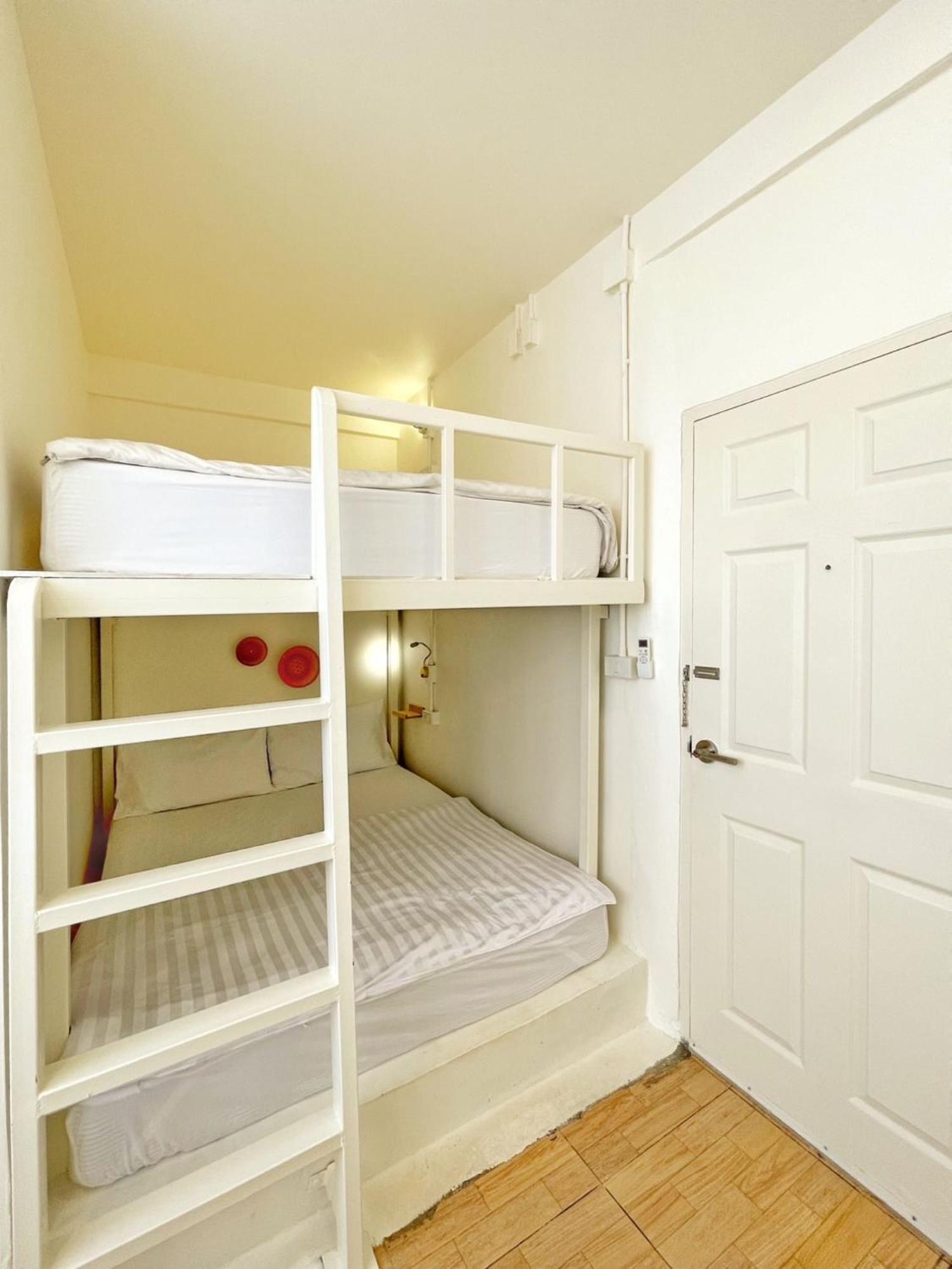 Purr Hostel Phuket ภายนอก รูปภาพ