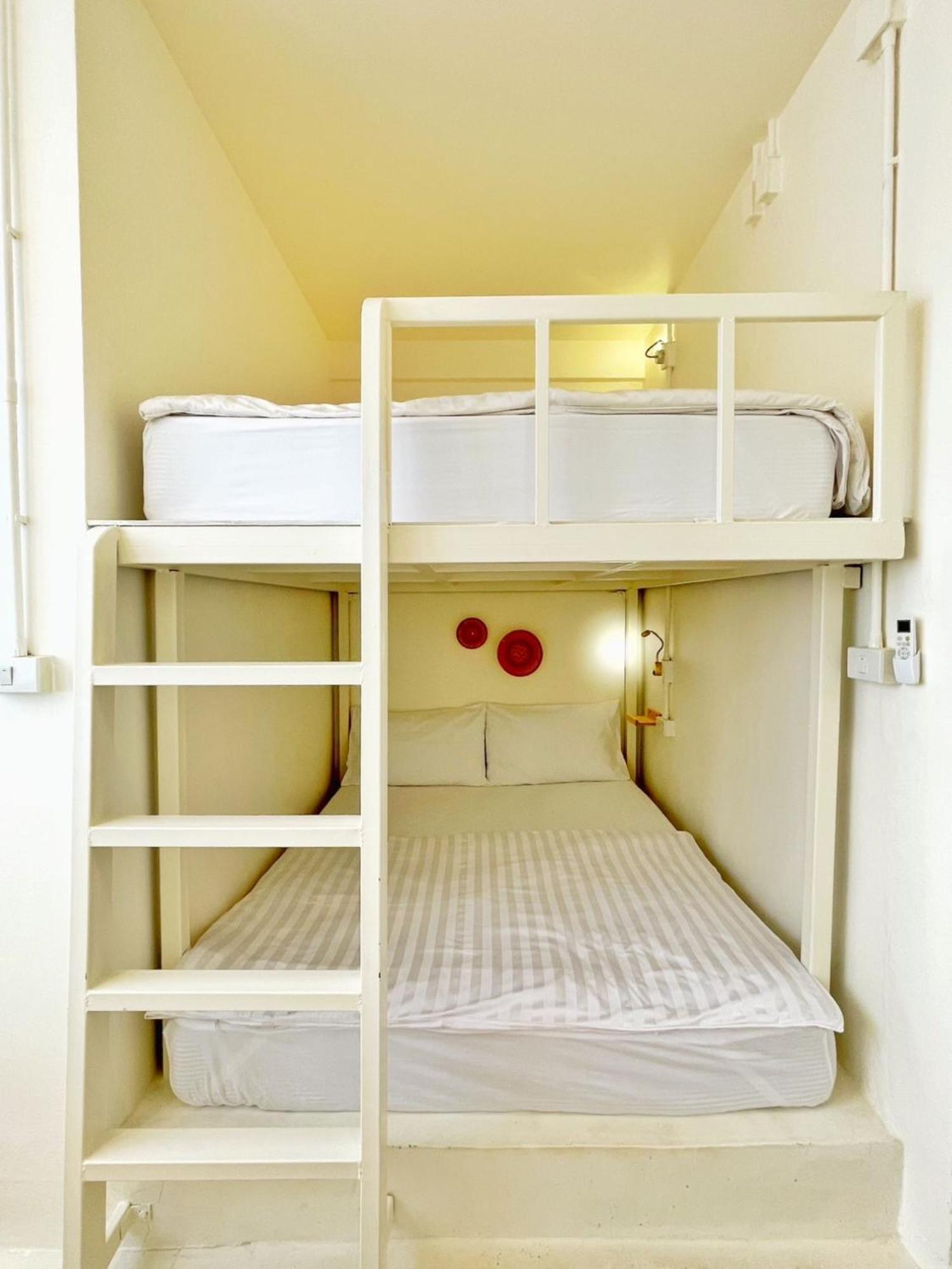 Purr Hostel Phuket ภายนอก รูปภาพ
